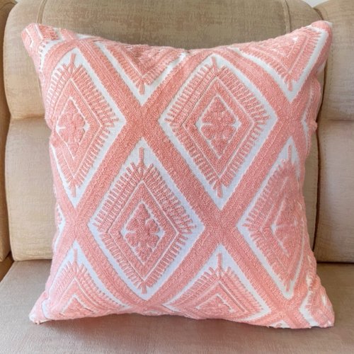 Funda Cojin Bordado Rombos Coral 45x45cm