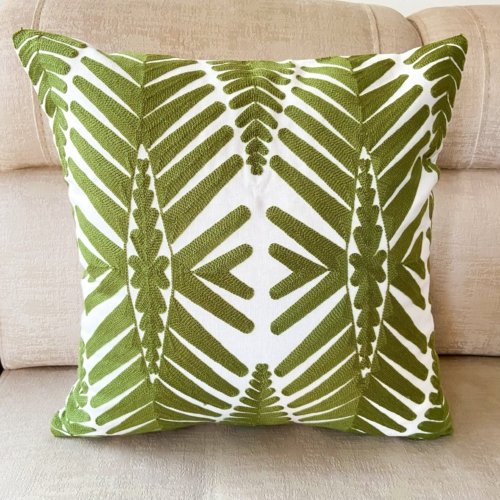 Funda Cojin Bordado Hojas Verdes 45x45cm